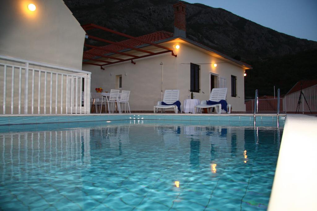 Holiday Home Urlovic Gruda Стая снимка