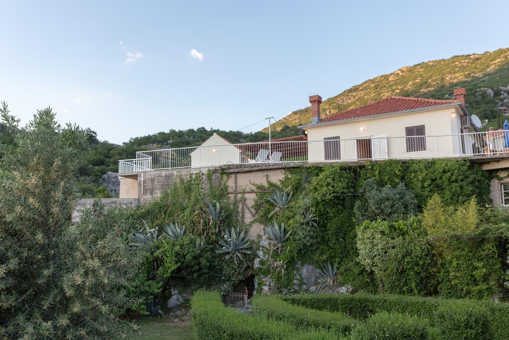 Holiday Home Urlovic Gruda Екстериор снимка